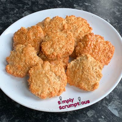 High Protein Low Calorie Oat Biscuits - just 4 ingredients! Oat Biscuit Recipe, Protein Biscuits, Protein Breakfast Cookies, Eat To Live Diet, Oat Biscuits, Low Calorie Baking, High Protein Cookies, Low Calorie Protein, Low Calorie Breakfast