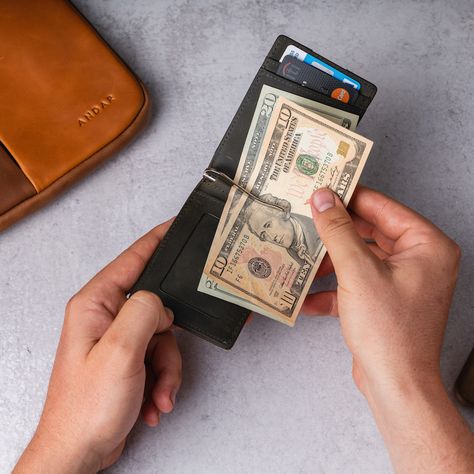 6 of the Best Minimalist Wallets for Men | The Coolector Minimalist Wallets For Men, Wallet Ideas, Diy Leather Working, Wood Wallet, Edc Essentials, Wallets For Men, Workout Crop Top, Clip Wallet, Minimalist Wallet