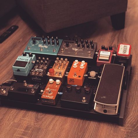 Guitar Pedal Boards, Boss Pedals, Types Of Guitar, Guitar Rig, Orange Amps, Game Websites, Rock N’roll, Guitar Stuff, Music Labels