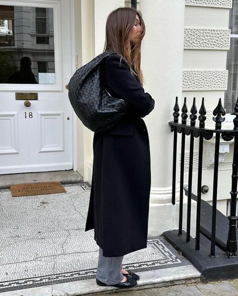 Bottega Jodie Outfit, Bottega Bag Outfit, Camille Charriere Style, Bottega Jodie, Bottega Bag, Bottega Veneta Bag, London Look, Bag Outfit, Autumn Fits