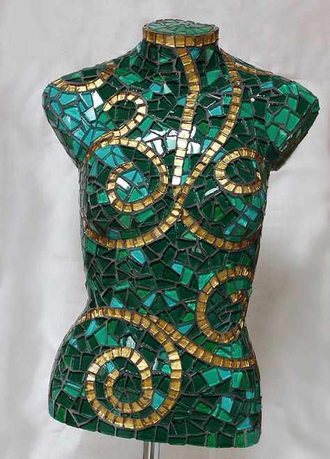 Mannequin Decor, Mannequin Torso, Mannequin Art, Mosaic Garden Art, Mosaic Madness, Female Torso, Art Mosaic, Mosaic Pictures, Bedroom Crafts