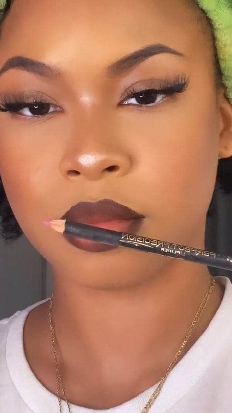 Makeup For Work Black Women, Highlighters For Brown Skin, How To Use A Lip Liner, Call Nail Ideas 2023, Lined Lips Black Women, Black Lipgloss Aesthetic, Lip Stick Colors For Black Women Lips Brown Skin, Mauve Lipstick For Black Women, Pink And Purple Lip Combo