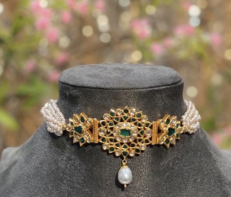 Rajputi Necklace Designs, Moti Choker Necklace, Choker Velvet, Latest Necklace Design, Choker Simple, Jaipur Jewelry, Rajputi Jewellery, Bridal Necklace Designs, Bridal Jewels