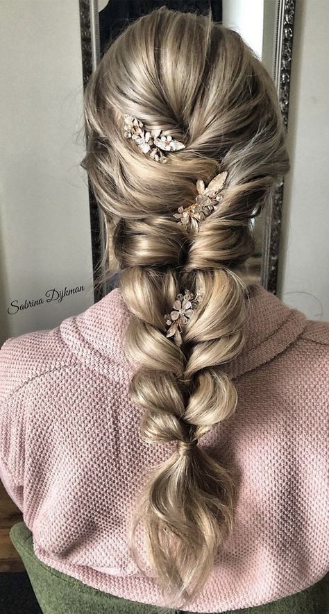 Boho Hairstyle, Cute Braided Hairstyles, Up Dos For Medium Hair, Prom Hairstyles For Long Hair, Wedding Hair Inspiration, Braided Hairstyles Updo, Hoco Hair Ideas, Hairdo For Long Hair, Creative Hairstyles