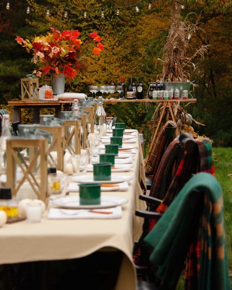 There's something about a fall farm table—especially under a canopy of New England foliage—that tugs at our autumn-loving heartstrings, and @wonderfullifefarm's New Hampshire harvest party is no exception. 😍🍂 Discover all of the delicious details—cider cocktails! campfire chili! butternut squash bowling!—in our Oct/Nov issue (on stands now!) or head over to the link in our bio. 📸: @wonderfullifefarm Pumpkin Ring Toss, Campfire Chili, New England Foliage, Apple Bobbing, Fall Centerpiece Ideas, Pumpkin Ring, Fall Harvest Party, Diy Centerpiece, Chili And Cornbread