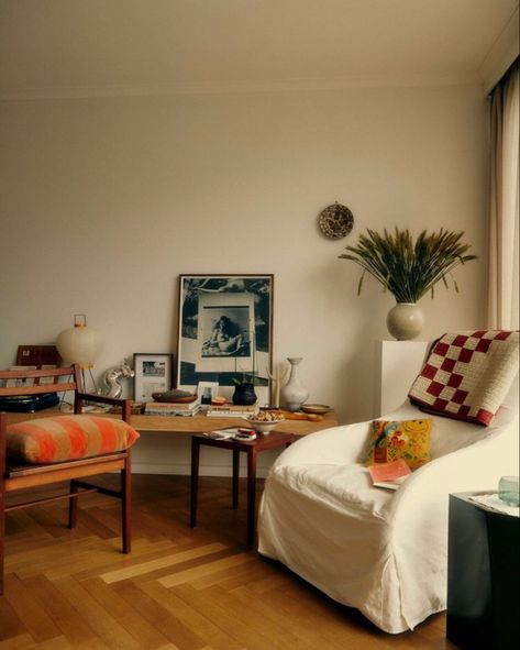 60s Apartment, Stephanie Stamatis, Parisienne Apartment, Small Apartment Bedrooms, Apartment Style, Apartment Inspiration, Living Room Inspo, A Living Room, Interior Inspo