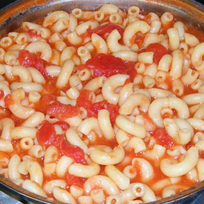 Southern Macaroni and Tomatoes @keyingredient #tomatoes #delicious Macaroni Tomatoes, Tomato Macaroni, Macaroni And Tomatoes, Appalachian Recipes, Macaroni Soup, Tomato Dishes, Zucchini Puffer, Tomatoes Recipes, Macaroni Recipes