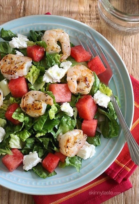 Grilled Shrimp and Watermelon Chopped Salad uses romaine tossed with sweet, juicy watermelon, grilled shrimp and goat cheese with a golden balsamic vinaigrette – I'll be making this salad all summer!! Grilled Shrimp Salad, Watermelon Salad, Balsamic Dressing, Shrimp Salad, Skinny Taste Recipes, Think Food, Grilled Shrimp, Food Tasting, Balsamic Vinaigrette