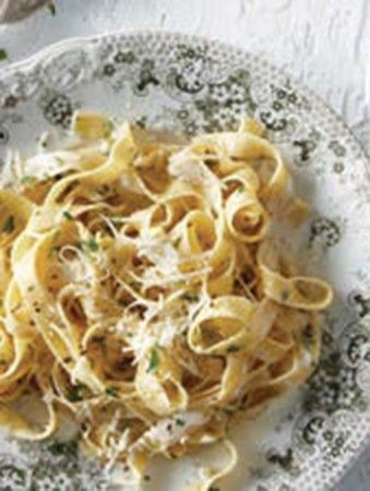 White Wine Recipes Cooking, Pasta Alfredo Receta, Fettucine Alfredo Recipe, Penne Carbonara, Carbonara Spaghetti, White Wine Recipes, Pasta Alfredo, Pasta Recipes Alfredo, Chicken Fettuccine