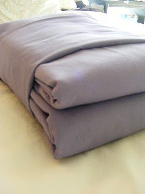 How to fold sheets into neat packages that actually sit pretty on linen closet shelves, and resolves the fitted sheet problem! How To Fold Sheets, Fold Sheets, Linen Closet Shelves, How To Fold, Handy Dandy, Closet Shelves, Linen Closet, Cleaning Organizing, Household Hacks