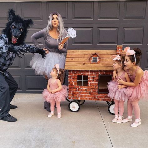 Three Little Pigs Costume, Family Halloween Costumes With Kids, Fun Family Halloween Costumes, Halloween Costumes Family, Pig Halloween Costume, Matching Family Halloween Costumes, Sister Halloween Costumes, Family Themed Halloween Costumes, Sibling Halloween Costumes