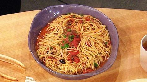 'Cake Boss' Buddy Valastro's 10 Most Popular Recipes — Ever | Rachael Ray Show Cake Boss Recipes, Buddy Valastro, Marinara Sauce Recipe, Rachael Ray Recipes, Italian Comfort Food, Marinara Sauce Homemade, Homemade Marinara, Cake Boss, Most Popular Recipes