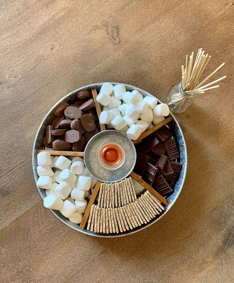 Smores Tray Ideas, S’mores Tray, Smores Platter, Smores Charcuterie Board, Smores Tray, Smores Bar Party, S'mores Tray, Indoor Smores, Campfire Snacks