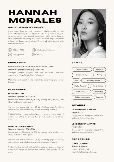 Modern resume template Cv Website, Fashion Resume, Comunity Manager, Cv Original, Unique Resume, Cv Inspiration, Modern Resume Design, Marketing Resume, Modern Cv Template