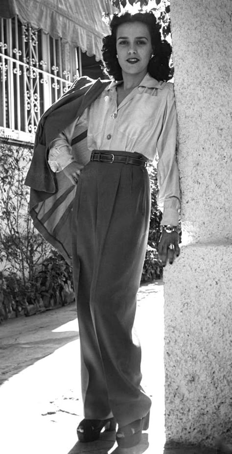 40s Mode, 1940s Fashion Women, 1920s Fashion Women, Design Moda, 20th Century Fashion, 40s Fashion, 1930s Fashion, 1920s Fashion, 1940s Fashion