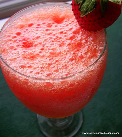 Strawberry Punch Recipes, Slush Punch, Strawberry Slushie, Strawberry Punch, Low Sugar Desserts, John 8 32, Strawberry Jello, Frozen Lemonade, Party Punch