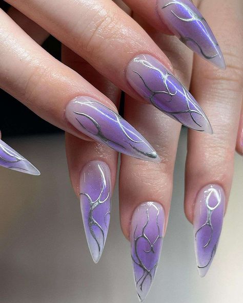 Nails Inspo Lavender, Coffin Lilac Nails, Winter Nails Purple Lavender, Lavender Star Nails, Purple With Silver Nails, Birthday Nails Design Ideas, Purple And Chrome Nails, Ombre Lavender Nails, Lavender Chrome Nail