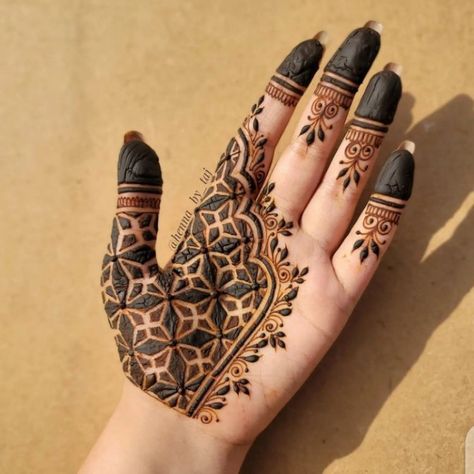 Front hand mehndi designs Modern Mehndi Designs Unique, Samfree Styles, Front Hand Mehndi, Finger Henna Designs, Hand Mehndi Design, Mehndi Designs Bridal Hands, Henna Art Designs, Latest Henna Designs, Mehndi Design Pictures