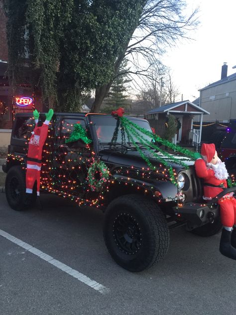 Jeep Decorated For Christmas, Christmas Car Decor Ideas, Grinch Jeep Decorations, Christmas Jeep Decorations For Parade, Jeep Decorations For Christmas, Jeep Wrangler Christmas Decorations, Christmas Jeep Decorations, Decorate Jeep For Christmas, Jeep Christmas Decorations