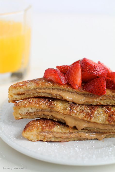 French Toast Brunch, French Toast Recipes, Butter Toast, Stuffed French Toast, Overnight French Toast, French Toast Casserole, French Toast Recipe, Fresh Strawberries, Toast Recipes