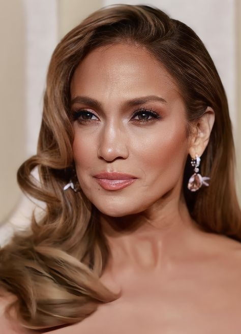 Jennifer Lopez Red Carpet, Jlo Makeup, Jennifer Lopez Makeup, Celeb Makeup, Jennifer Lopez Hair, Red Carpet Makeup, Glam Wedding Makeup, Glam Wedding, Jennifer Lopez