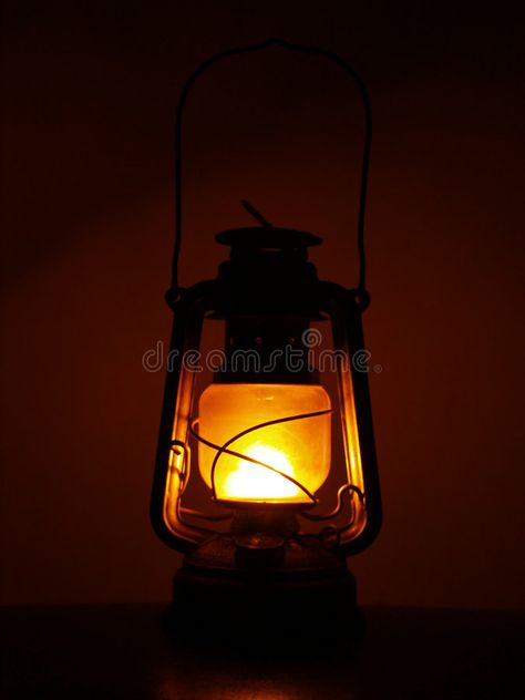 Lantern In The Dark, Dark Night Sky, Lantern Painting, Still Life Pictures, Life Drawing Reference, Oil Lantern, Reference Pics, Art Geometric, Kerosene