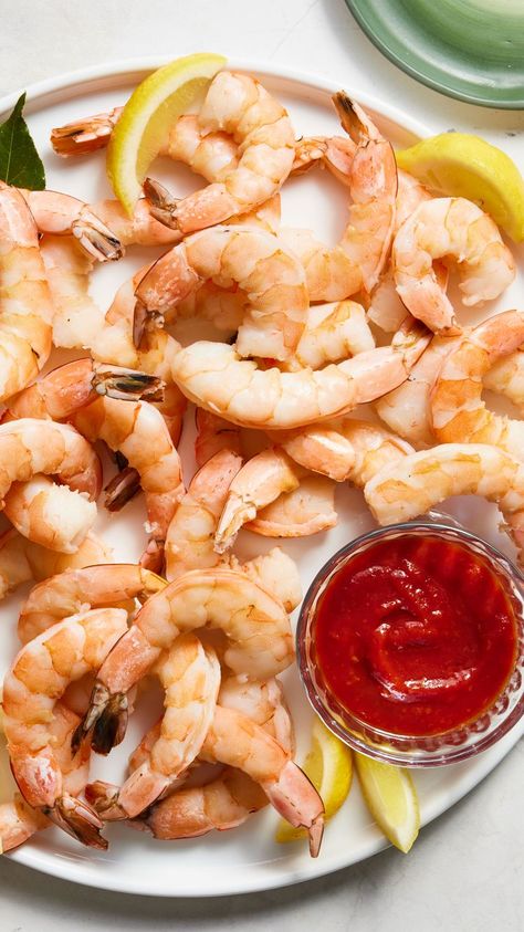 Best Boiled Shrimp Recipe, Boiled Shrimp Cocktail Recipe, Boil Shrimp On The Stove, Cold Boiled Shrimp, How To Boil Shrimp, Boiled Shrimp Recipe, Boil Shrimp, Southern Appetizers, Boiled Shrimp