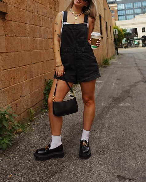 autumn = denim overalls szn Black Short Overalls Outfit, Shorts Overalls Outfit, Black Short Overalls, Black Denim Overalls, Shorts Overalls, Overalls Outfit, School Fits, Denim Overalls, Overall Shorts