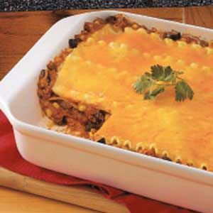 Chili Lasagna Recipe, Chili Lasagna, Best Hamburger Casserole Recipes, Meaty Chili, Mexican Casseroles, Free Noodles, Beef Casseroles, Hamburger Casseroles Recipes, Mexican Casserole Recipe