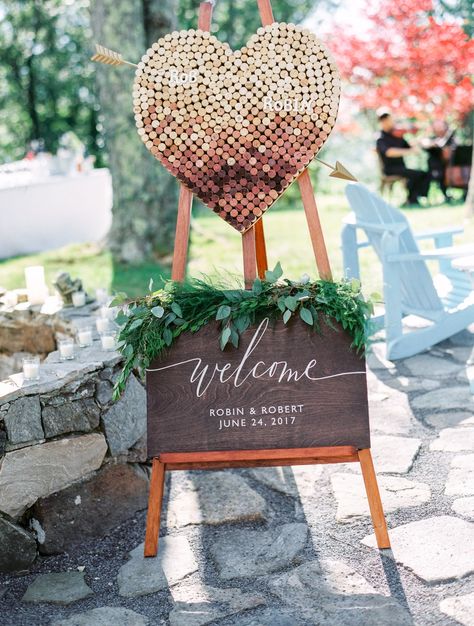 Cork Centerpiece Wedding, Cork Bar Sign, Wine Corks Wedding Ideas, Wine Cork Centerpiece Wedding, Cork Wedding Decor, Wine Cork Wedding Ideas, Cork Wedding Ideas, Wine Cork Crafts Wedding, Wine Cork Wedding Decorations