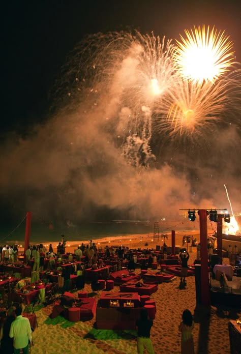 I want fireworks! ;) Abba Wedding, Belize Wedding, Festival Aesthetic, Dream Beach Wedding, Beach Festival, Fireworks Show, Visual Board, Beach Wedding Decorations, Summer Mood