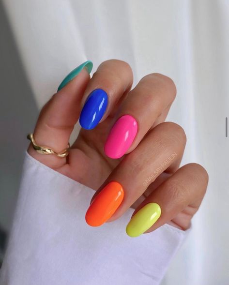 Bright Nail Color Ideas, Different Colour Nails, Biab Nails, Different Color Nails, Nails Solid, Holiday Acrylic Nails, Multicolored Nails, Neon Nail Designs, Nail Color Ideas