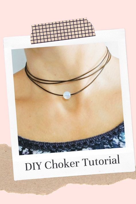 Make a simple one bead necklace with color and materials of your choice. Diy Choker Necklace Tutorials, Choker Necklace Diy, Diy Choker Necklace, Diy Choker, Choker Necklace Designs, Beaded Earrings Tutorials, Bracelets Patterns, Diy Bracelets Patterns, Necklace Tutorial