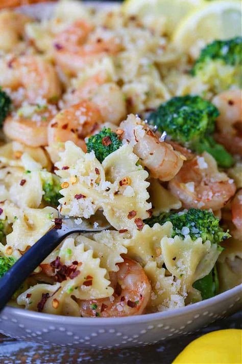 Bow Tie Pasta With Shrimp, Pasta Shrimp Broccoli Recipes, Shrimp And Broccoli Pasta Recipes Easy, Shrimp And Bowtie Pasta Recipe, Shrimp Bowtie Pasta Recipes, Light Pasta Dinner, Shrimp And Broccoli Pasta, Pasta Rasta, Shrimp Broccoli Pasta