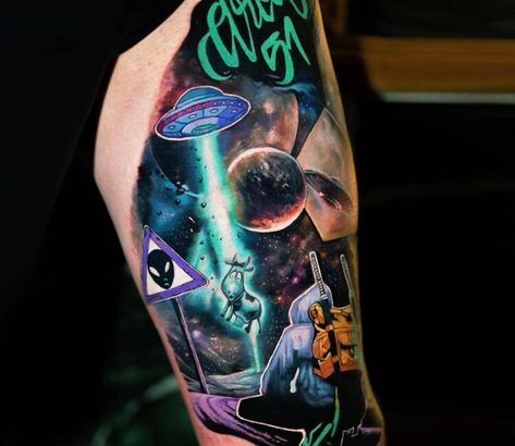 Alien Galaxy Tattoo, Alien Tattoo Color, Area 51 Tattoo, Alien Tattoo Ideas, Galaxy Sleeve, Alien Tattoos, Cosmos Tattoo, Four Leaf Clover Tattoo, Ufo Tattoo