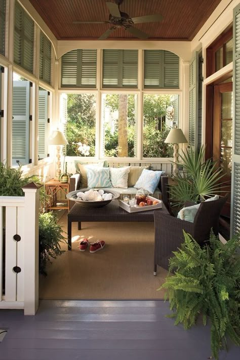 cozy porch - although maybe not floor lamps? Paper lanterns/morrocan lamps might be cool? Sunroom Idea, Southern Porch, Sunroom Decor, Enclosed Porch, Beach Cottage Style, Outdoor Living Room, Design Del Prodotto, Cool Ideas, Screened Porch