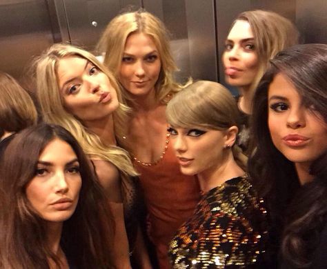 Selena Gomez / Taylor Swift / Cara Delevingne Taylor Swift Squad, Cultura Hip Hop, Selena And Taylor, Lily Aldridge, Mtv Videos, Karlie Kloss, Video Music Awards, Mtv Video Music Award, Marie Gomez