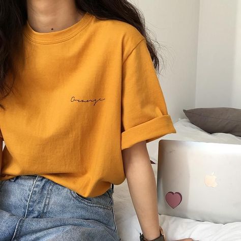 d961e9f236177d65d21100592edb0769desc42094427ri Oversize Tshirt Outfits, Loose Shirts, Tshirt Outfits, Casual Style Outfits, Korean Outfits, Preppy Outfits, Y2k Fashion, Aesthetic Clothes, Trendy Outfits