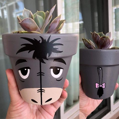 Harry Potter Flower Pot, Disney Plant Pots, Disney Flower Pots, Pottery Painting Ideas Plant Pot, Diy Painted Flower Pots Design, Plant Pot Painting Ideas Easy Diy, Pot Designs Painted, Painted Clay Pots Ideas, Painted Pots Ideas