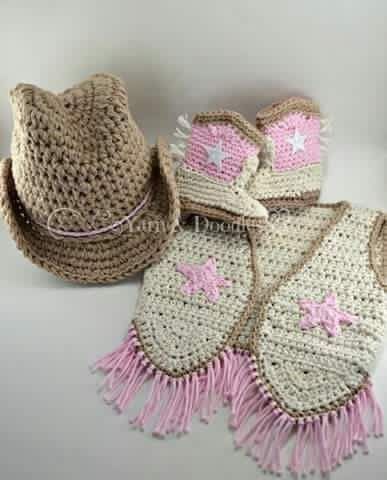 | Janja croche | Bloglovin’ Crochet Cowgirl, Baby Cowgirl Outfits, Baby Cowgirl, Cowgirl Photography, Crochet Baby Costumes, Toddler Patterns, Baby Kostüm, Cowgirl Outfit, Crochet Baby Boots