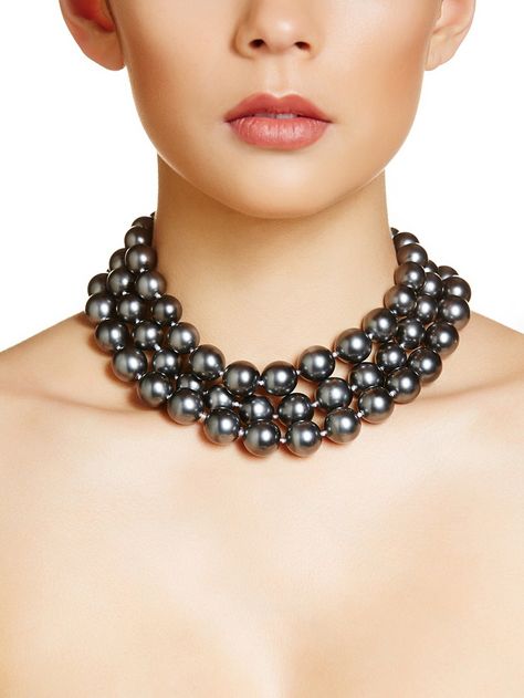 tahitians wearing black pearls | When and How to Wear Your Black Pearl Necklace - Pearls Only Black Pearl Necklace Outfit, Pearl Necklace Outfit, Pearl Outfit, Black Pearl Jewelry, Rose Gold Bridal Earrings, Rose Gold Wedding Jewelry, Black Pearl Earrings, Necklace Outfit, Bridal Pearl Necklace