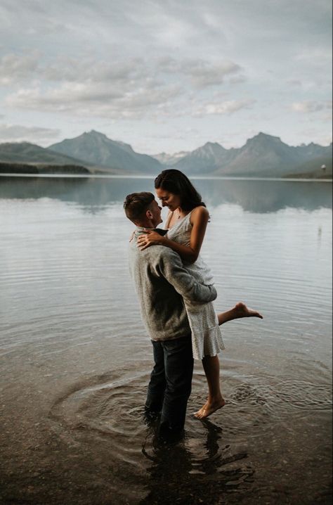 Montana Proposal, Bridal Shower Ideas Dress, Bachelorette Trip Outfits, Mountain Proposal, Proposal Spots, Couple Beach Pictures, Montana National Parks, Best Wedding Proposals, Lake Photoshoot