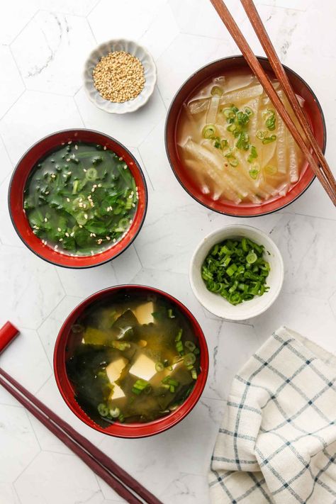 Authentic Vegan Miso Soup (Healthy + Easy) - Okonomi Kitchen Miso Cabbage, Okonomi Kitchen, Sugar Snap Pea Recipe, Vegan Miso Soup, Snap Peas Recipe, Recipe Cabbage, Vegan Mushroom Soup, Miso Recipe, Miso Soup Recipe