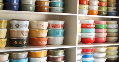 Does Your Family’s Century-Old Pyrex Still Rule The Kitchen? | WBEZ Chicago Vintage Pyrex Display, Vintage Pyrex Collection, Pyrex Display, Vintage Pyrex Patterns, Vintage Pyrex Dishes, Vintage Kitchen Accessories, Pink Pyrex, Pyrex Dishes, Pyrex Patterns