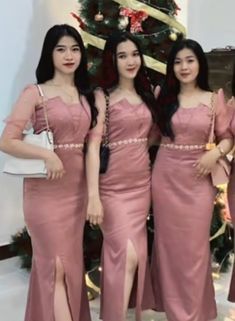 Gaun Satin Dresses, Dress Natal, Homecoming Dress Ideas, Dress Pesta, Gowns Dresses Elegant, Too Good To Be True, Engagement Dresses, Stylish Dress Book, Party Look