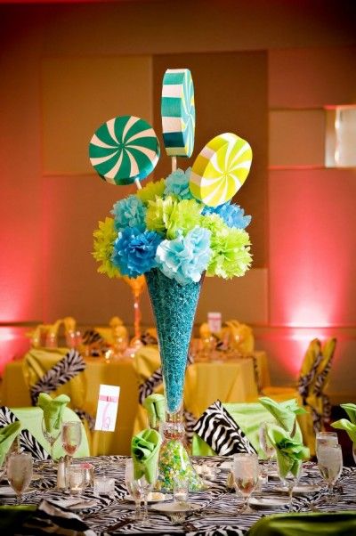 Candy Themed Centerpieces Ideas | Bright blues, greens and zebra made this table really pop! Tafel Decor, Candyland Party, Candy Theme, Candy Table, Deco Floral, Colorful Candy, Party Centerpieces, Candy Party, Bat Mitzvah