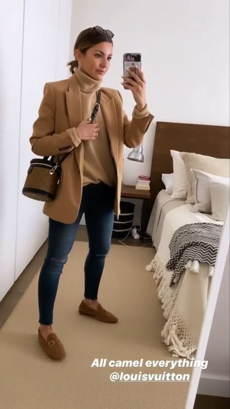 Jean Levis, Stylish Outfits For Women Over 50, Clothes For Women Over 50, Classic Style Outfits, Over 60 Fashion, 60 Fashion, Mode Casual, Looks Street Style, Casual Work Outfits