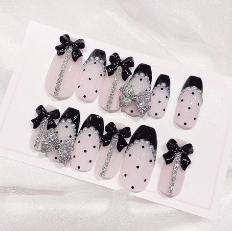 Nail Designs Gothic, Korean Gel Nails, Gel Nails Cute, Gel Nails Black, Nails Dots, Cute Easy Nail Designs, Nails Korean, Nails French Tip, Asian Nails