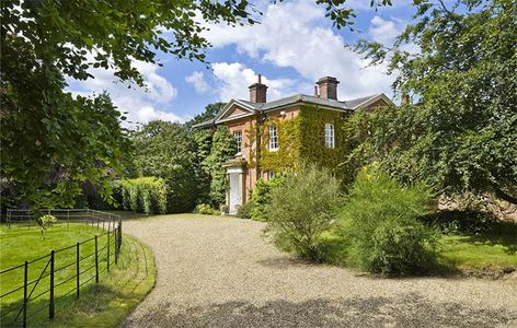 Historic Home Decor, Georgian Garden, Country Home Style, Georgian Country House, Georgian Farmhouse, Kensington Palace Gardens, Tudor Manor, Sophie Paterson Interiors, Formal Garden Design