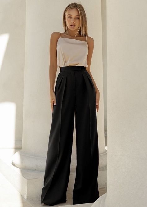 Black Cullotes Outfits, Cocktail Party Pants, Black Pants Outfit Dressy, Elegant Pants Outfit, Semi Formal Outfits For Women Parties, Formal Outfits For Women Parties, Black Dress Pants Outfits, Fancy Pants Outfit, Semi Formal Mujer